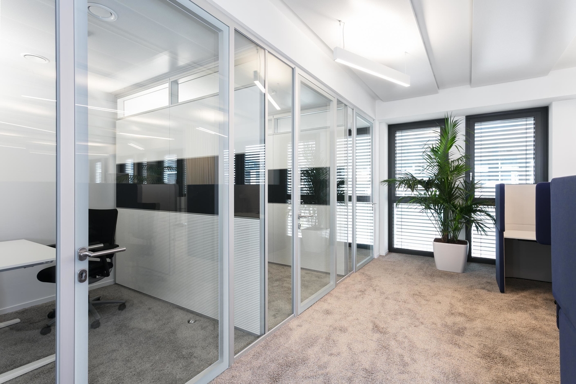 Customizable Aluminum Frame Glass Partition Wall with 2-Year Warranty